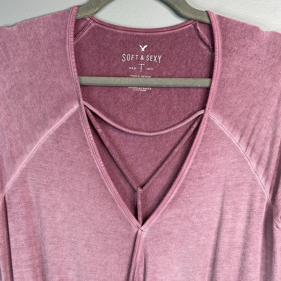 American Eagle Soft & Sexy Twist Surplice Hem Shirt Mauve Cutout V-Neck Size S - Picture 2 of 9